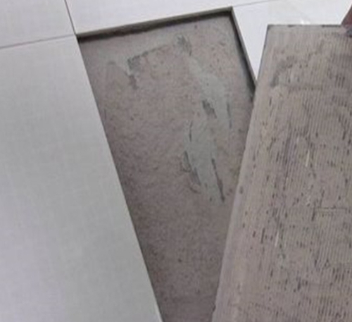 运城市瓷砖空鼓维修公司分享瓷砖铺贴时如果打浆（即涂抹在瓷砖背面和基层上的砂浆或瓷砖胶）过少，会带来以下问题